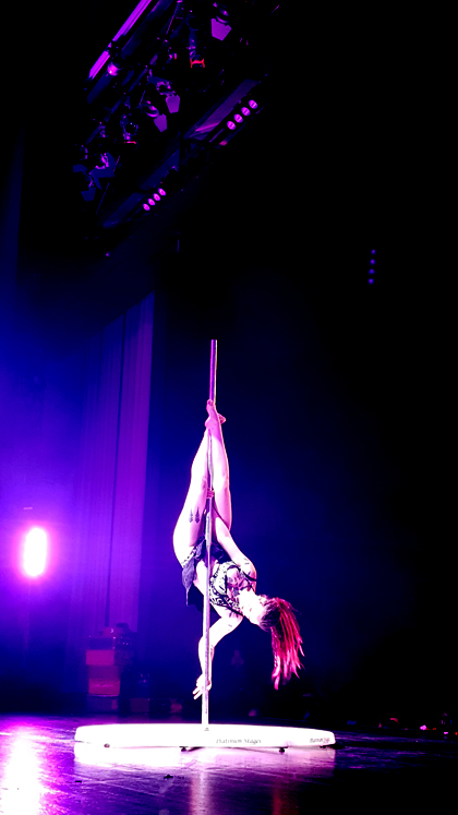 Lady Kitty´s Hell´s Belles: Pole Dance auf der Oriental Tea Time - Tanzgala